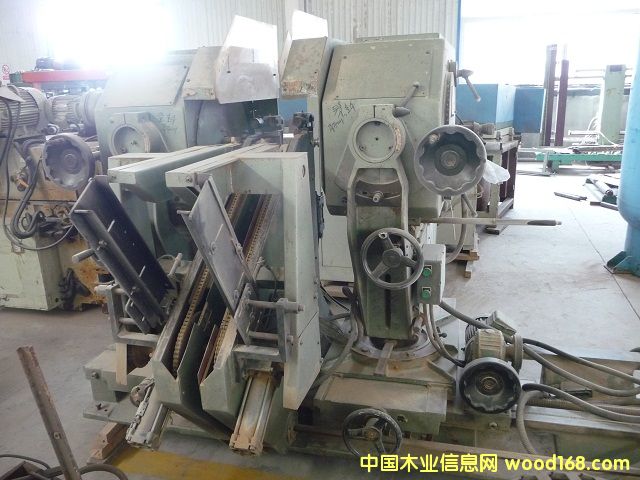意大利雙面自動(dòng)開榫機(jī) 意大利雙面自動(dòng)開榫機(jī)