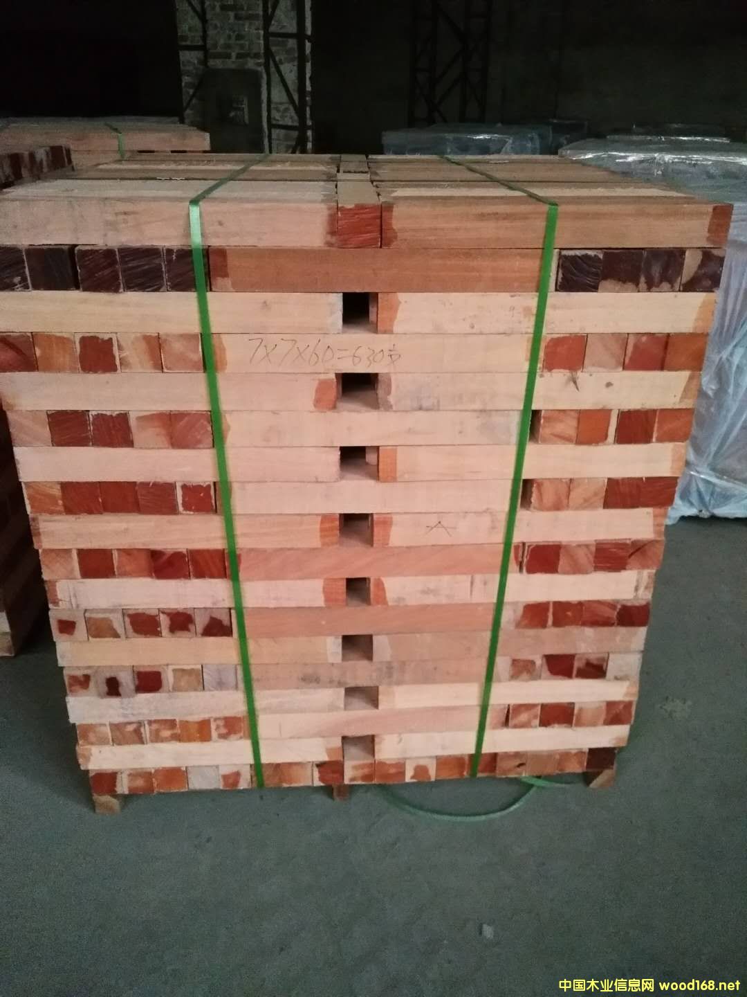 ɳ